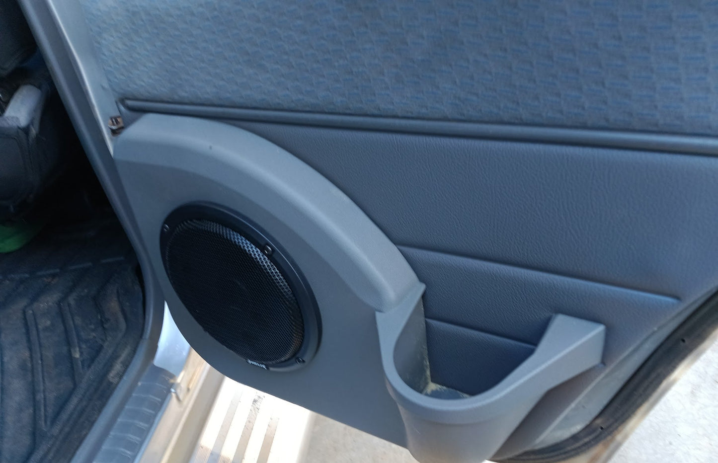 Toyota Landcruiser 79 Series Dual Cab compatible Helix stereo and 12" subwoofer