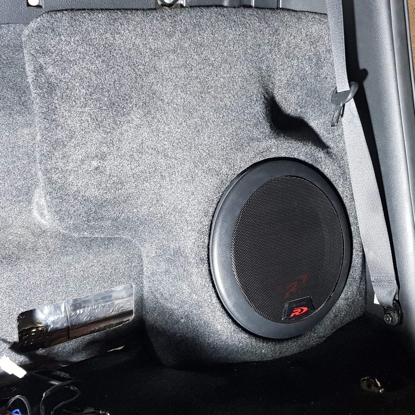 Nissan Navara NP300 sub and Stereo Design