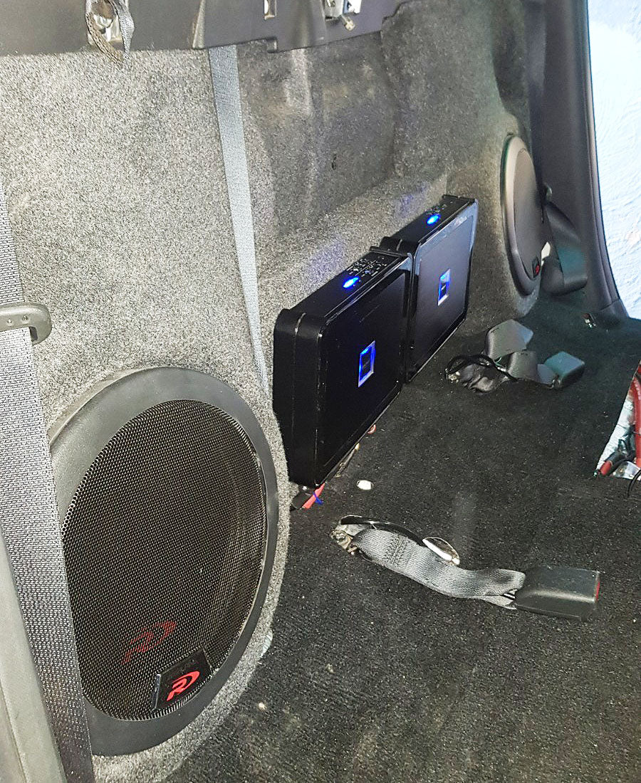 Nissan Navara NP300 sub and Stereo Design