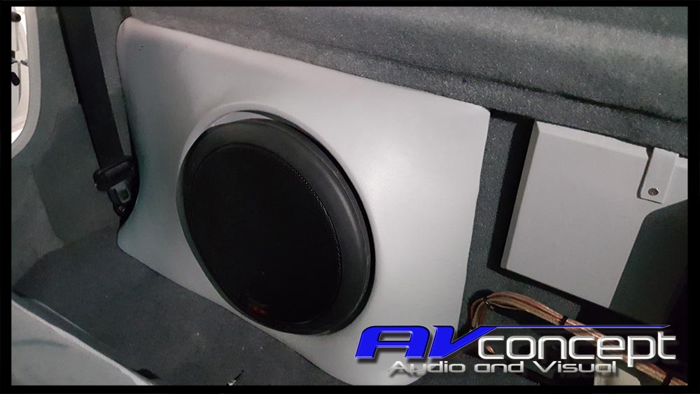 toyota hilux subwoofer box